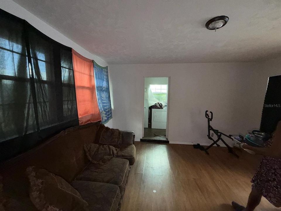 For Sale: $185,000 (3 beds, 2 baths, 1558 Square Feet)