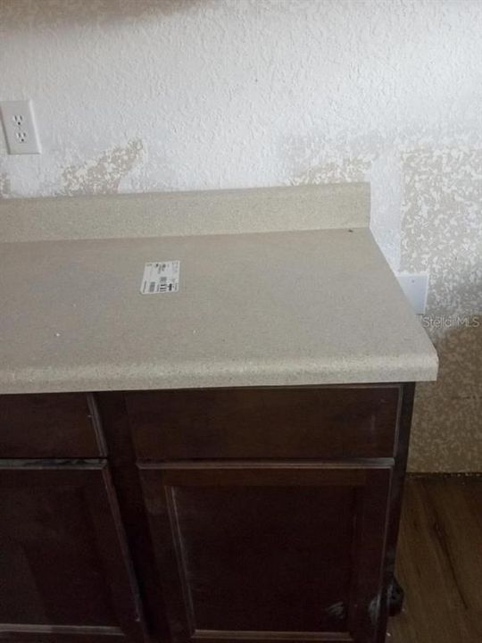 For Sale: $185,000 (3 beds, 2 baths, 1558 Square Feet)