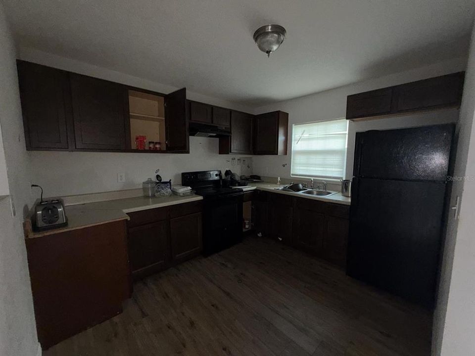 For Sale: $185,000 (3 beds, 2 baths, 1558 Square Feet)