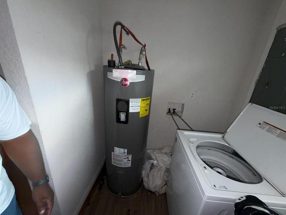 For Sale: $185,000 (3 beds, 2 baths, 1558 Square Feet)