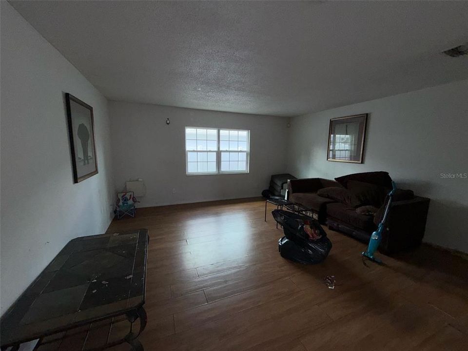 For Sale: $185,000 (3 beds, 2 baths, 1558 Square Feet)