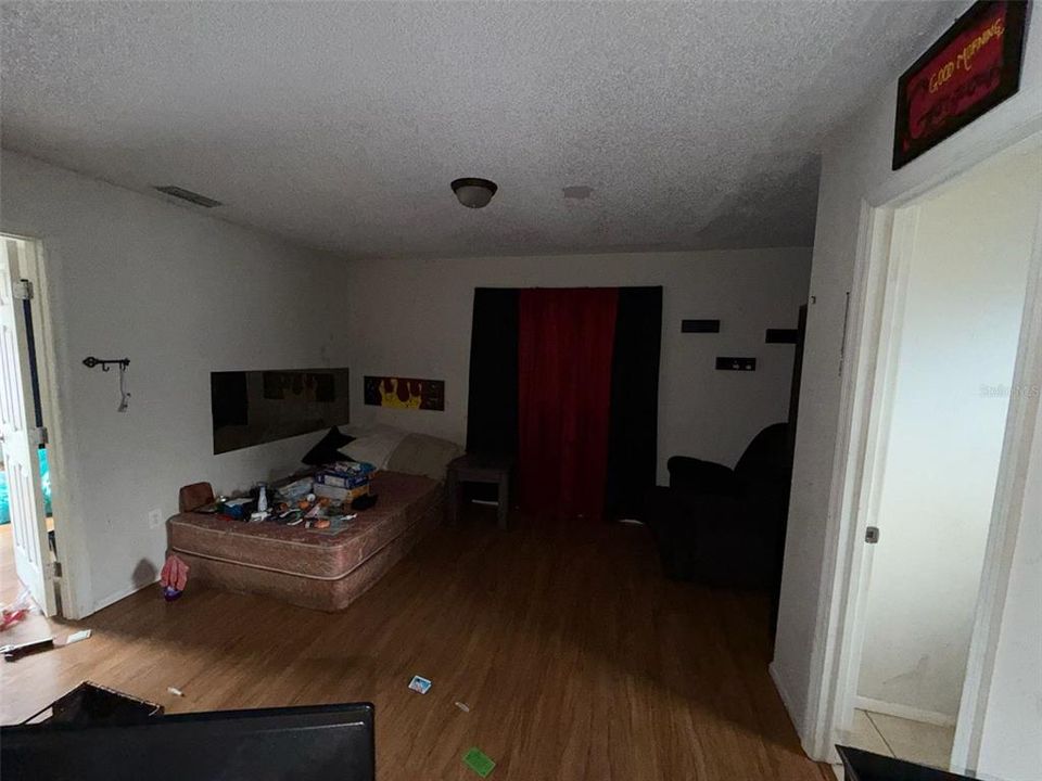 For Sale: $185,000 (3 beds, 2 baths, 1558 Square Feet)