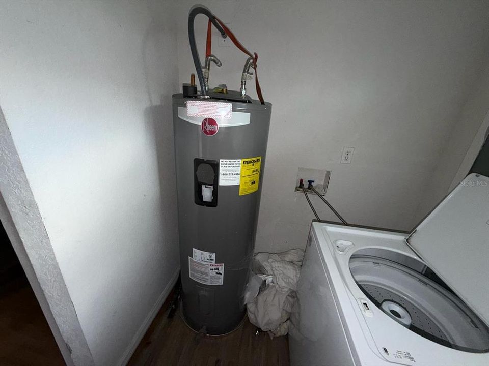 For Sale: $185,000 (3 beds, 2 baths, 1558 Square Feet)