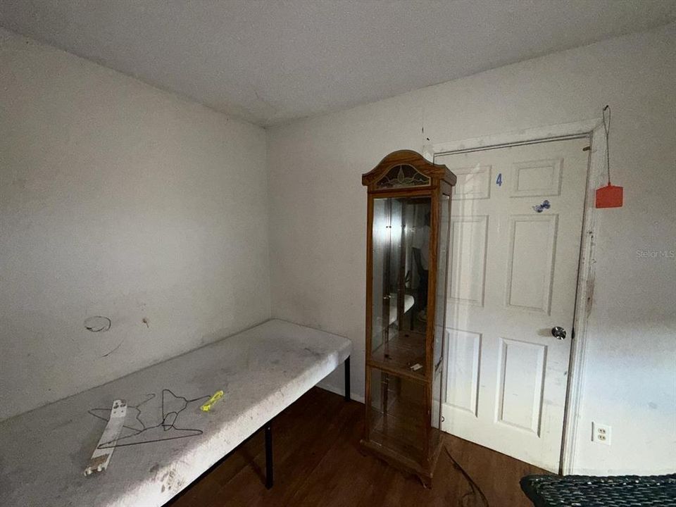 For Sale: $185,000 (3 beds, 2 baths, 1558 Square Feet)