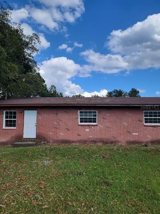 For Sale: $185,000 (3 beds, 2 baths, 1558 Square Feet)