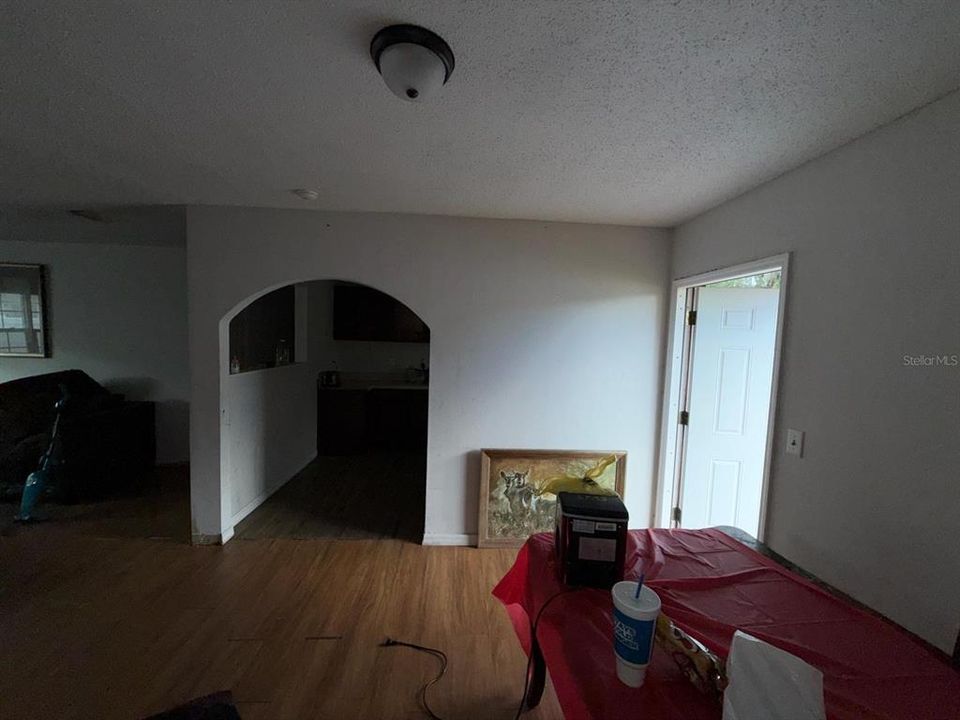 For Sale: $185,000 (3 beds, 2 baths, 1558 Square Feet)