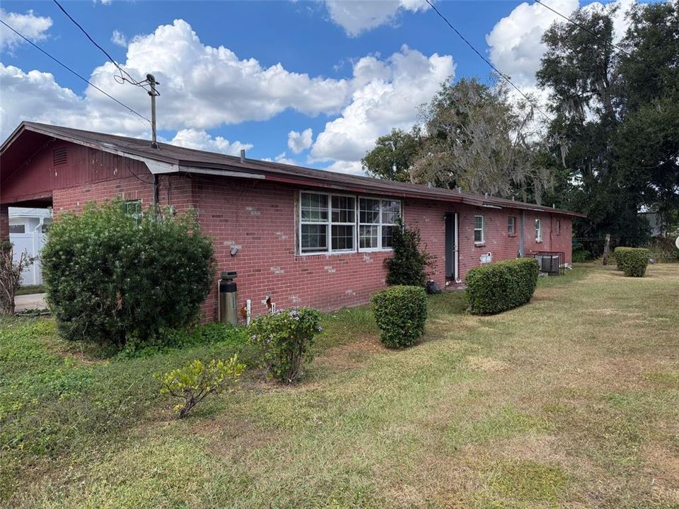 For Sale: $185,000 (3 beds, 2 baths, 1558 Square Feet)