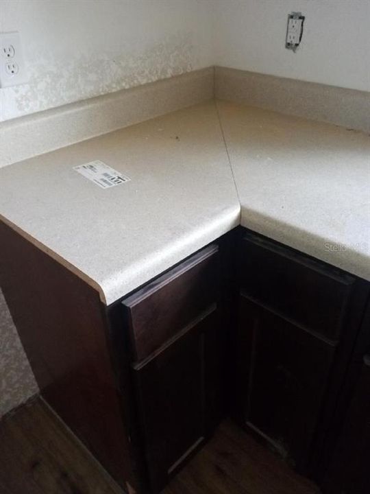 For Sale: $185,000 (3 beds, 2 baths, 1558 Square Feet)