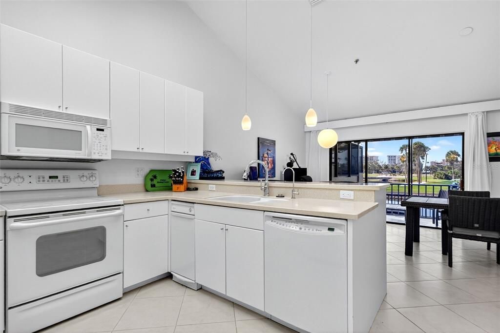 待售: $1,097,000 (3 贝兹, 2 浴室, 2395 平方英尺)