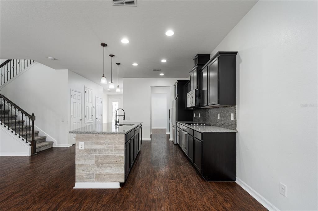 待售: $549,500 (4 贝兹, 2 浴室, 3211 平方英尺)