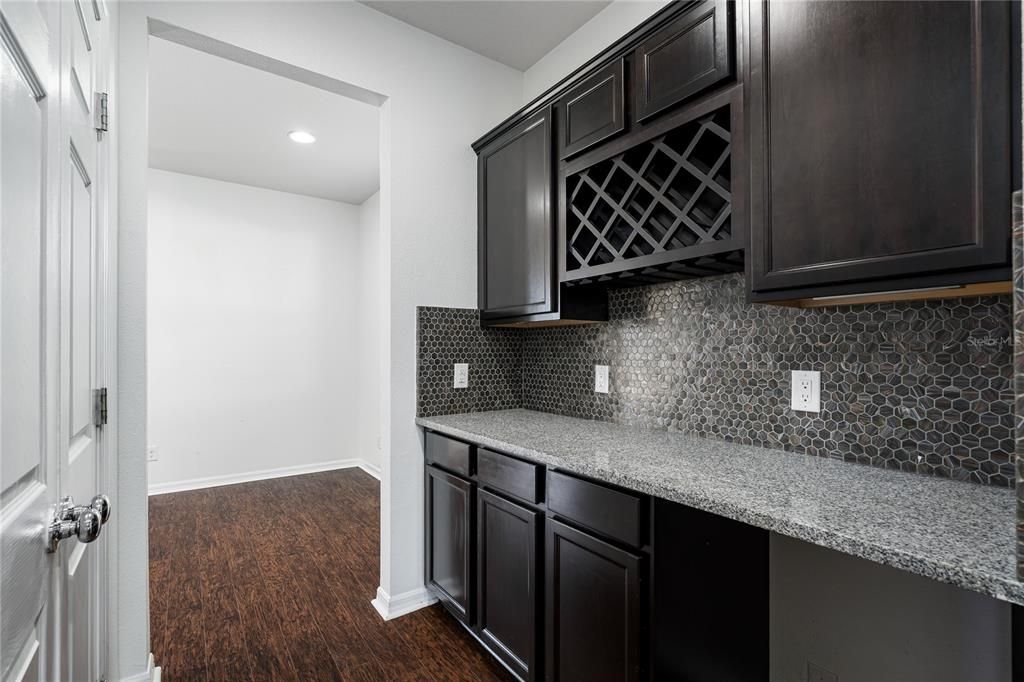 待售: $549,500 (4 贝兹, 2 浴室, 3211 平方英尺)