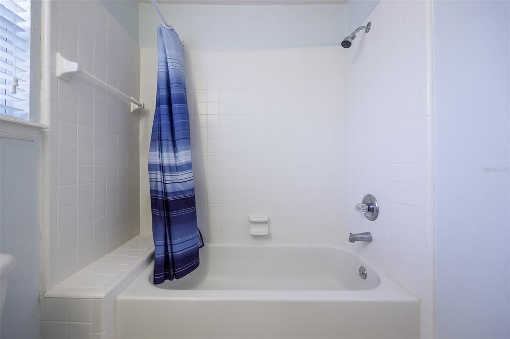 For Sale: $228,000 (2 beds, 2 baths, 1202 Square Feet)