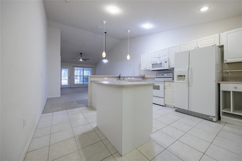 For Sale: $228,000 (2 beds, 2 baths, 1202 Square Feet)