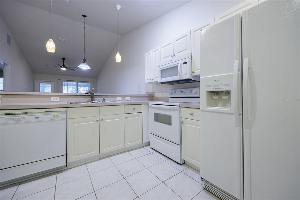 For Sale: $228,000 (2 beds, 2 baths, 1202 Square Feet)