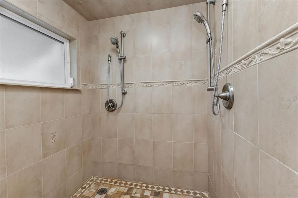 For Sale: $775,000 (3 beds, 2 baths, 1776 Square Feet)