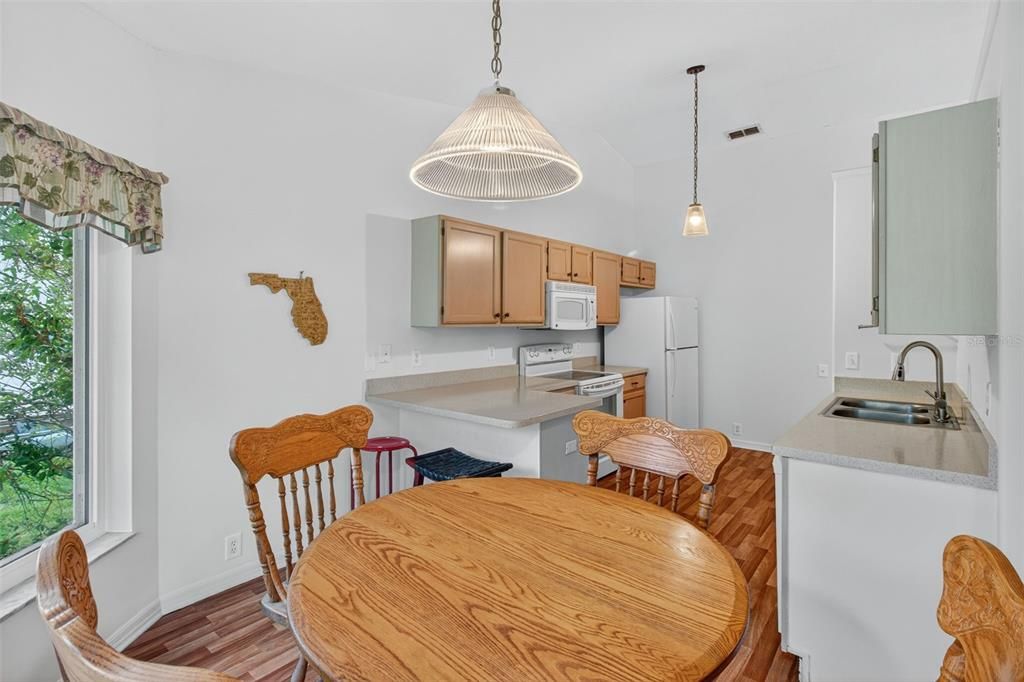 出租: $1,900 (2 贝兹, 2 浴室, 1457 平方英尺)