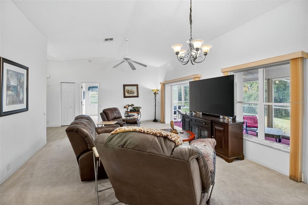 出租: $1,900 (2 贝兹, 2 浴室, 1457 平方英尺)