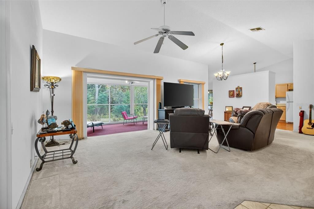 出租: $1,900 (2 贝兹, 2 浴室, 1457 平方英尺)