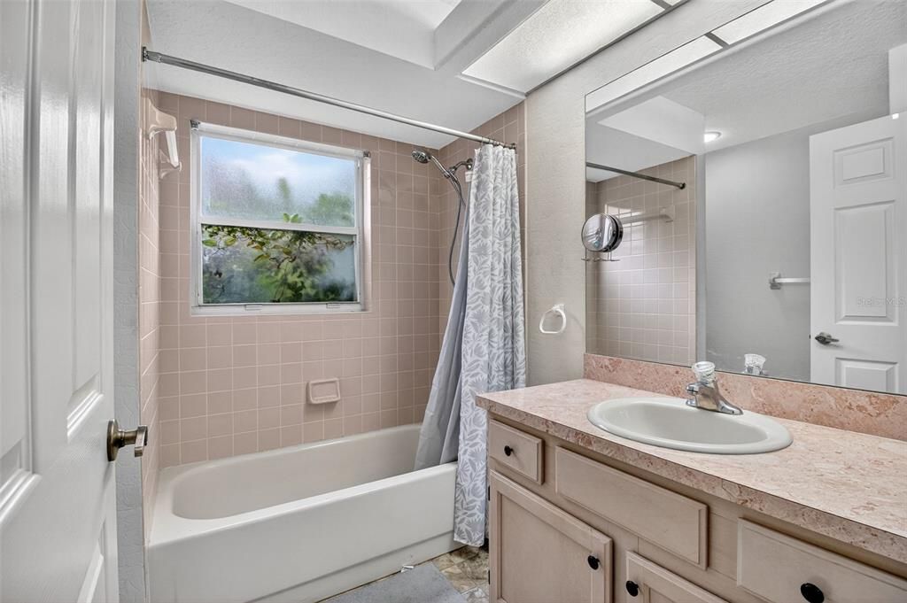 出租: $1,900 (2 贝兹, 2 浴室, 1457 平方英尺)