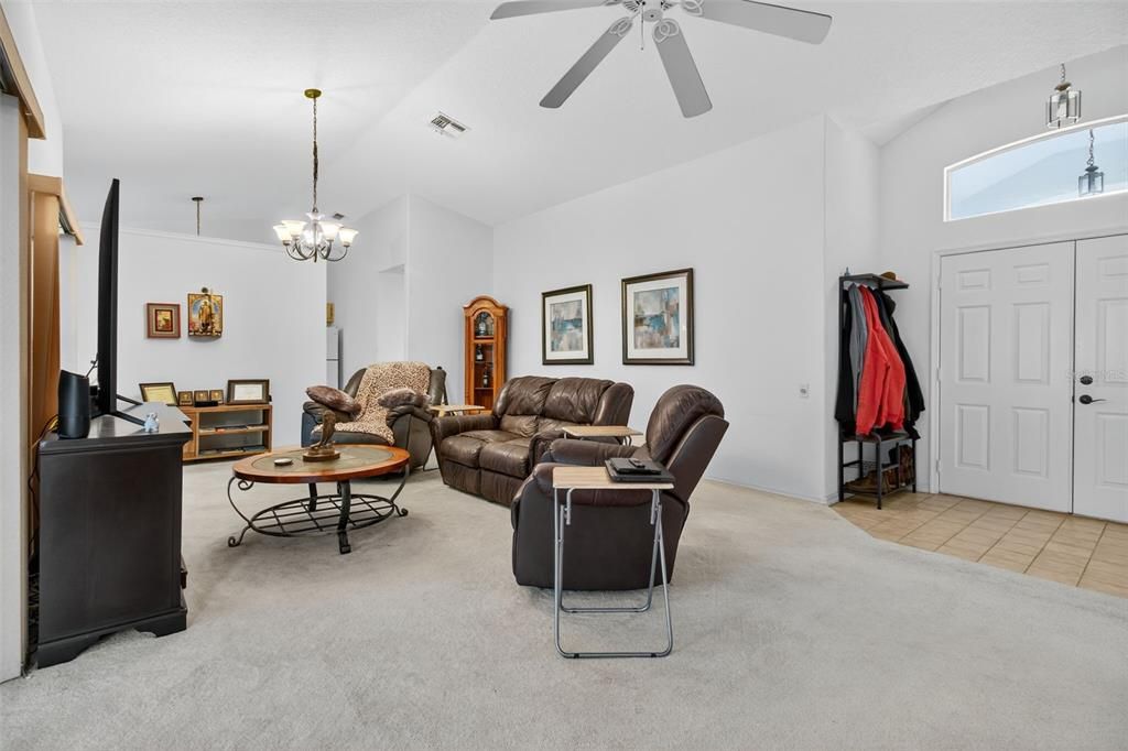 出租: $1,900 (2 贝兹, 2 浴室, 1457 平方英尺)