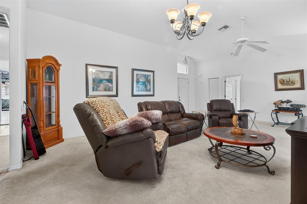 出租: $1,900 (2 贝兹, 2 浴室, 1457 平方英尺)