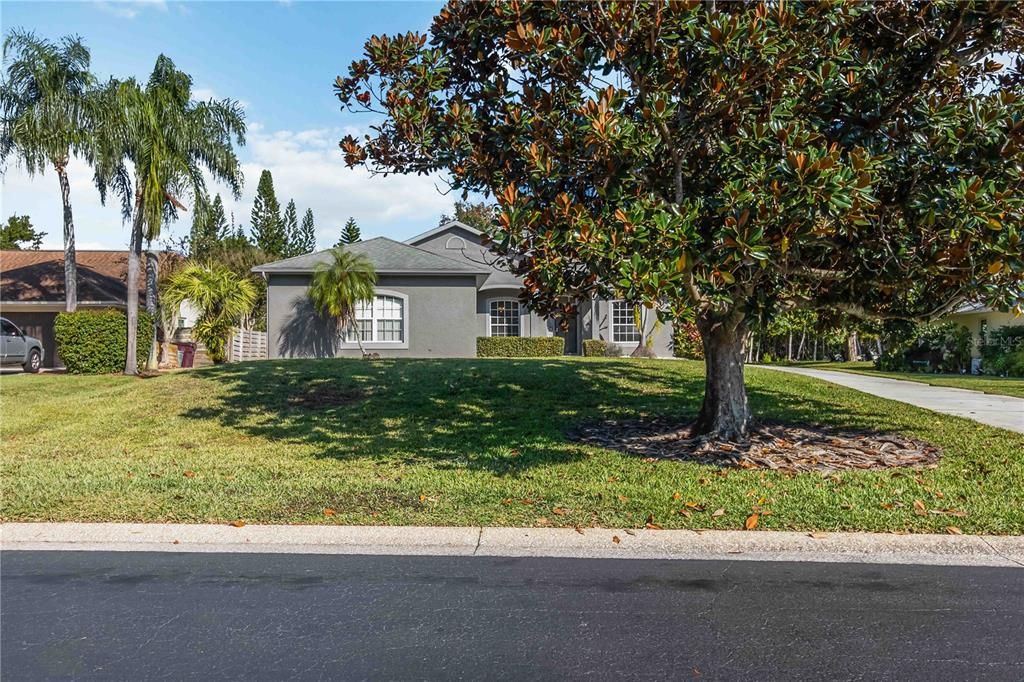 Activo con contrato: $450,000 (3 camas, 2 baños, 2054 Pies cuadrados)