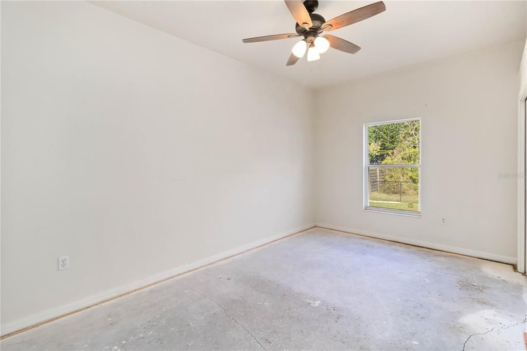 Activo con contrato: $450,000 (3 camas, 2 baños, 2054 Pies cuadrados)