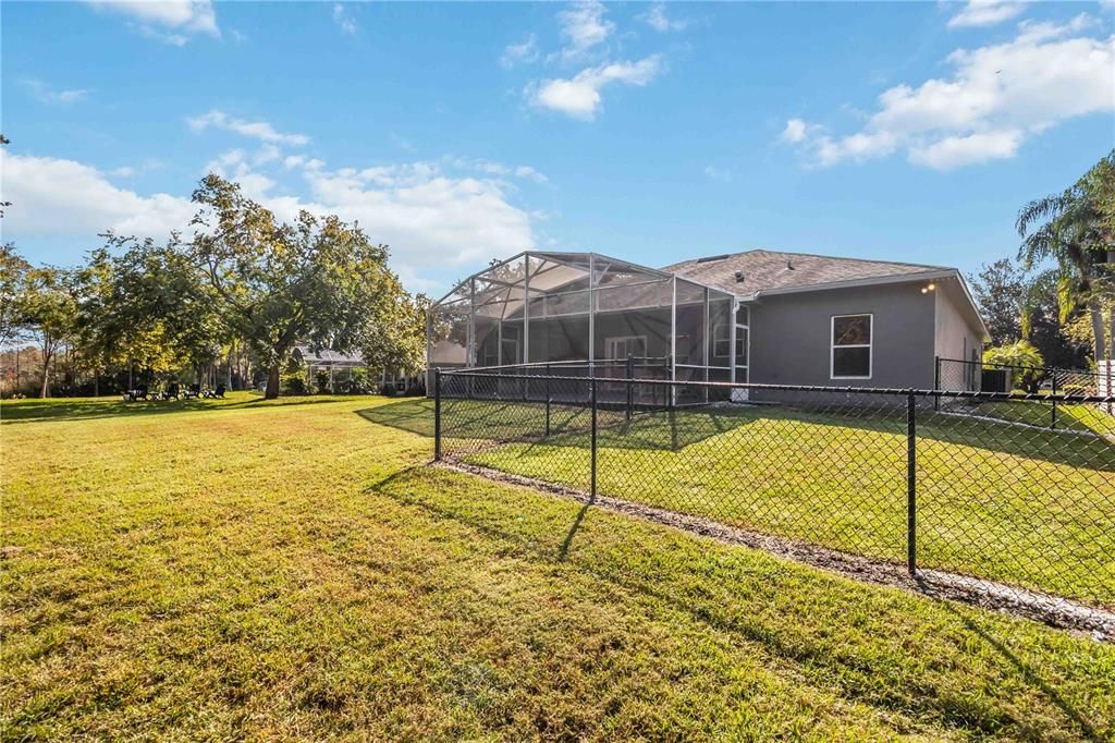 Activo con contrato: $450,000 (3 camas, 2 baños, 2054 Pies cuadrados)