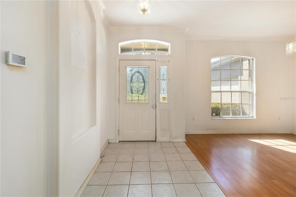 Activo con contrato: $450,000 (3 camas, 2 baños, 2054 Pies cuadrados)