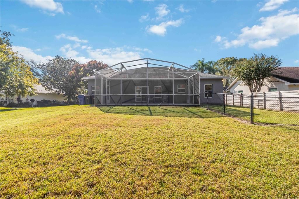 Activo con contrato: $450,000 (3 camas, 2 baños, 2054 Pies cuadrados)