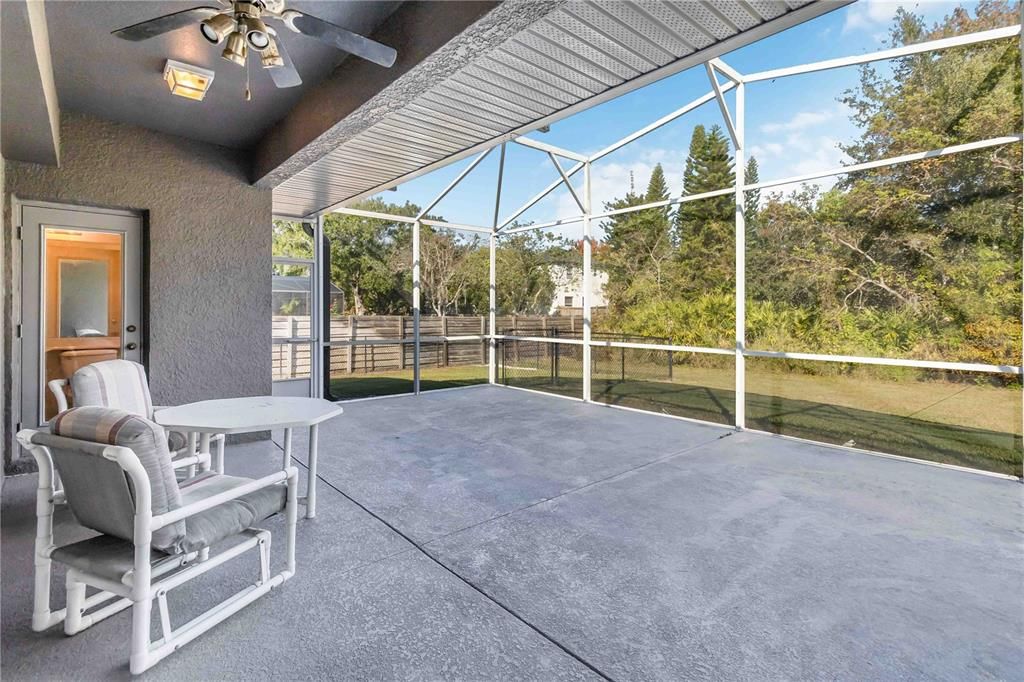 Activo con contrato: $450,000 (3 camas, 2 baños, 2054 Pies cuadrados)