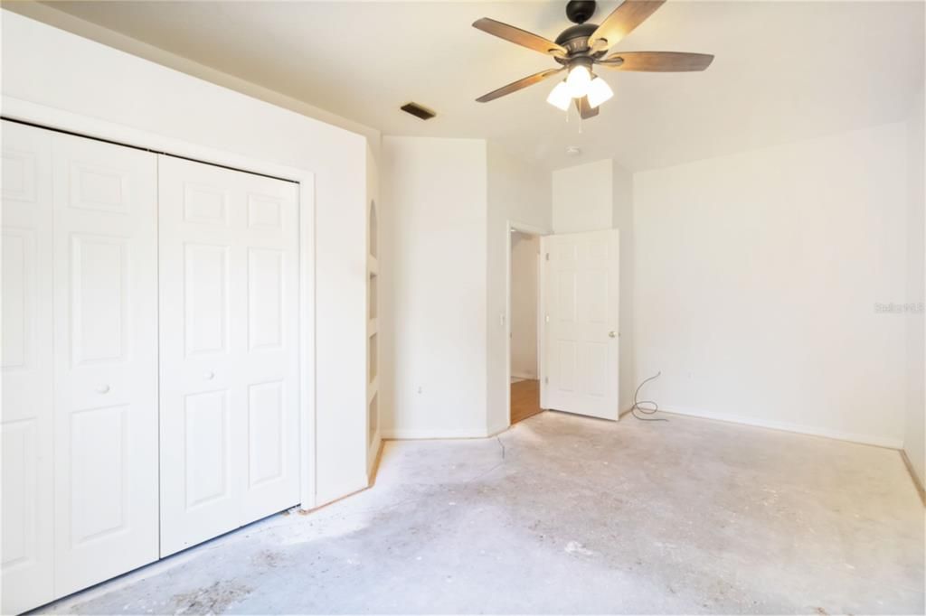 Activo con contrato: $450,000 (3 camas, 2 baños, 2054 Pies cuadrados)