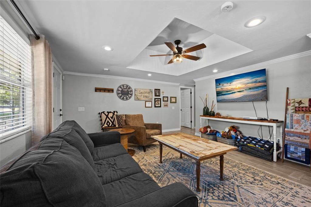 Под контрактом: $239,000 (2 спален, 1 ванн, 1084 Квадратных фут)