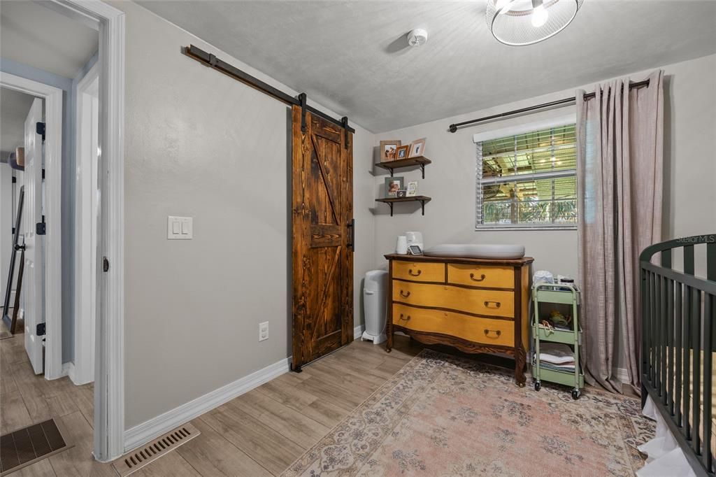 Под контрактом: $239,000 (2 спален, 1 ванн, 1084 Квадратных фут)