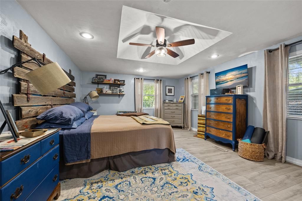 Под контрактом: $239,000 (2 спален, 1 ванн, 1084 Квадратных фут)