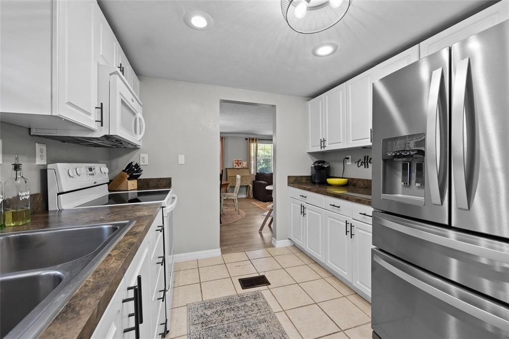 Под контрактом: $239,000 (2 спален, 1 ванн, 1084 Квадратных фут)