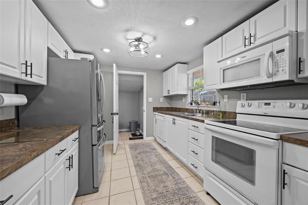 Под контрактом: $239,000 (2 спален, 1 ванн, 1084 Квадратных фут)