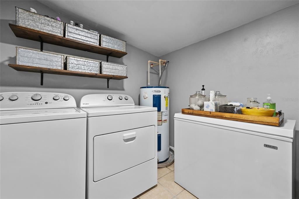 Под контрактом: $239,000 (2 спален, 1 ванн, 1084 Квадратных фут)