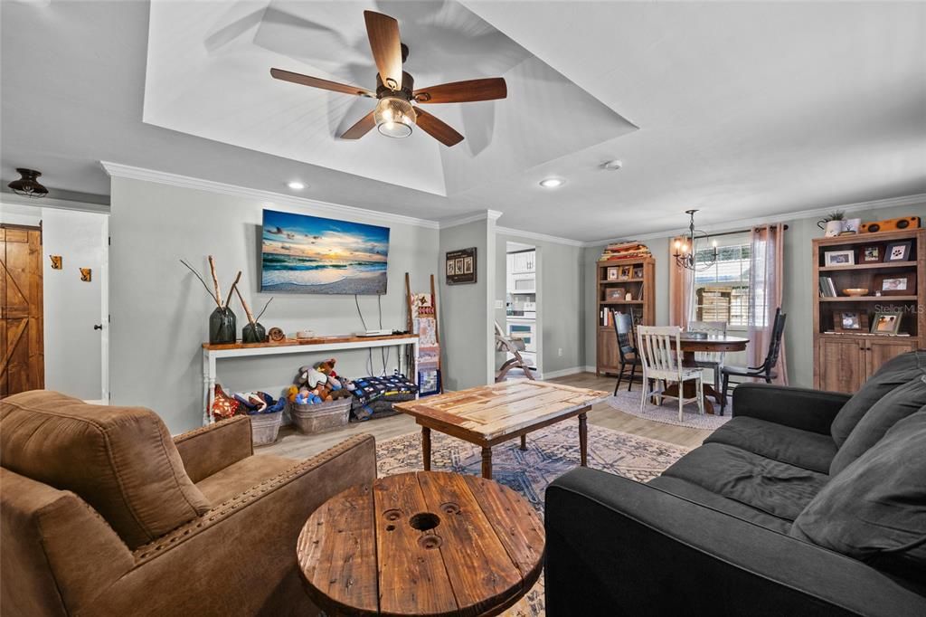 Под контрактом: $239,000 (2 спален, 1 ванн, 1084 Квадратных фут)