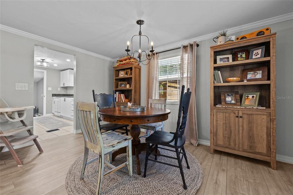 Под контрактом: $239,000 (2 спален, 1 ванн, 1084 Квадратных фут)