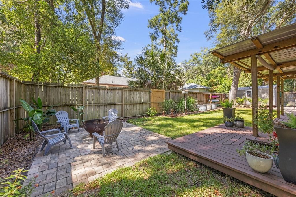 Под контрактом: $239,000 (2 спален, 1 ванн, 1084 Квадратных фут)