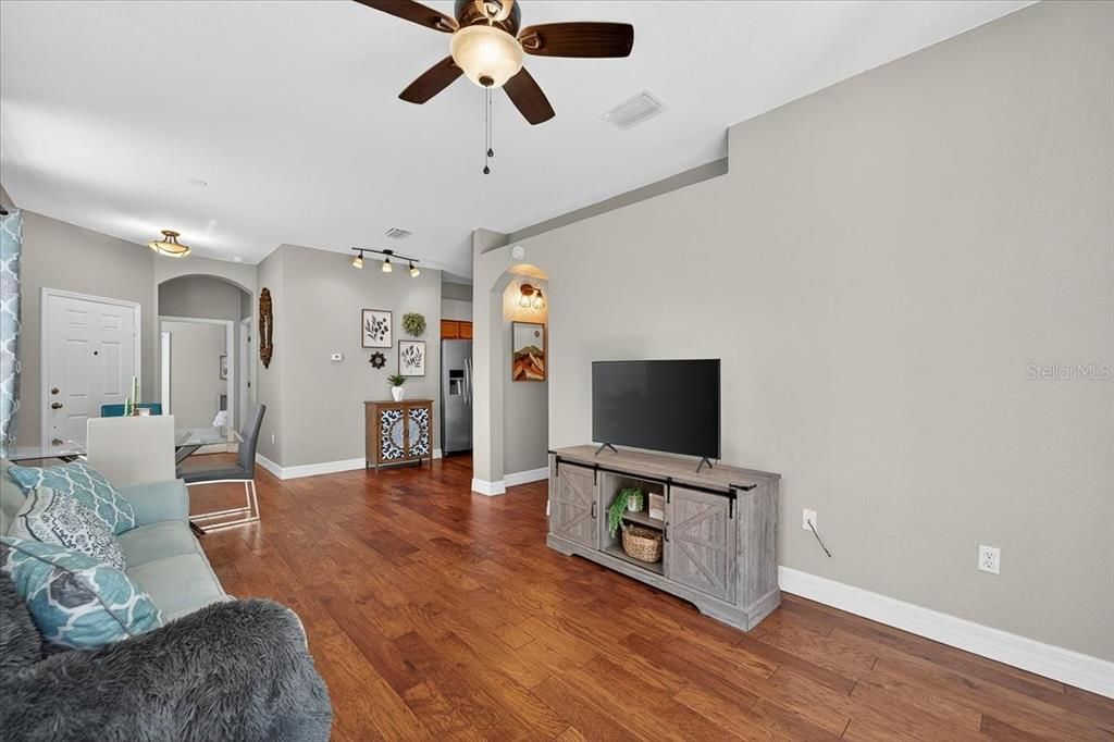 Active With Contract: $269,990 (2 beds, 2 baths, 1260 Square Feet)