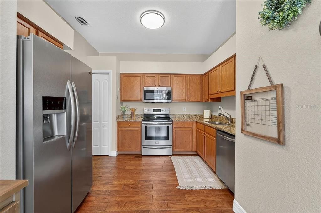 Active With Contract: $269,990 (2 beds, 2 baths, 1260 Square Feet)