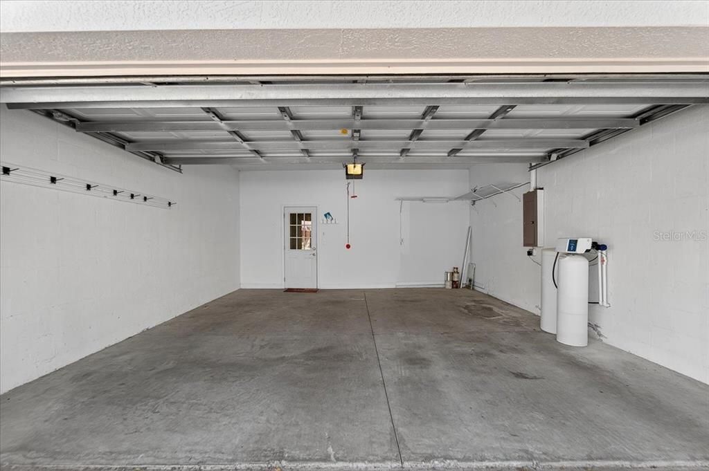 Active With Contract: $269,990 (2 beds, 2 baths, 1260 Square Feet)