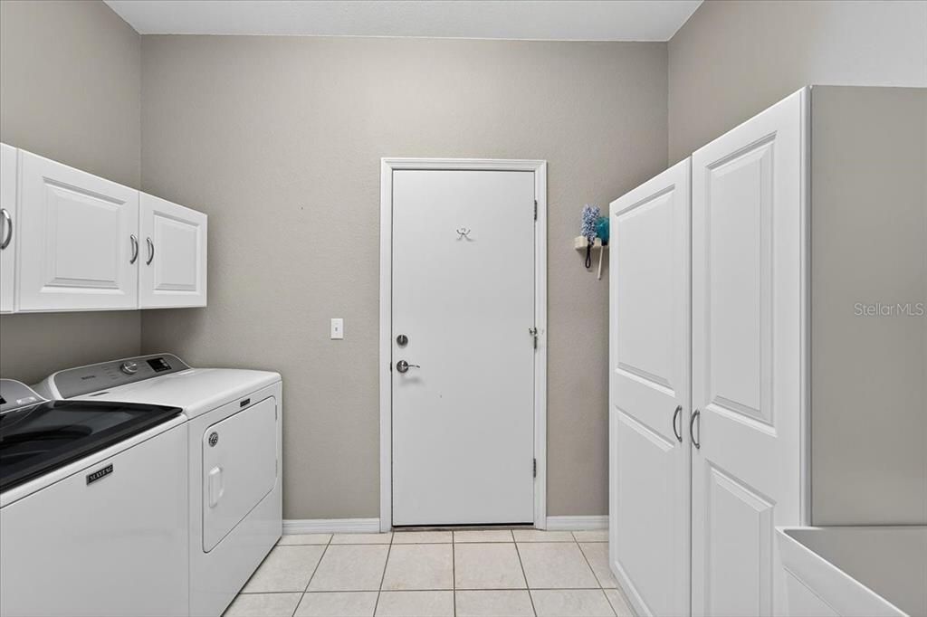 Active With Contract: $269,990 (2 beds, 2 baths, 1260 Square Feet)