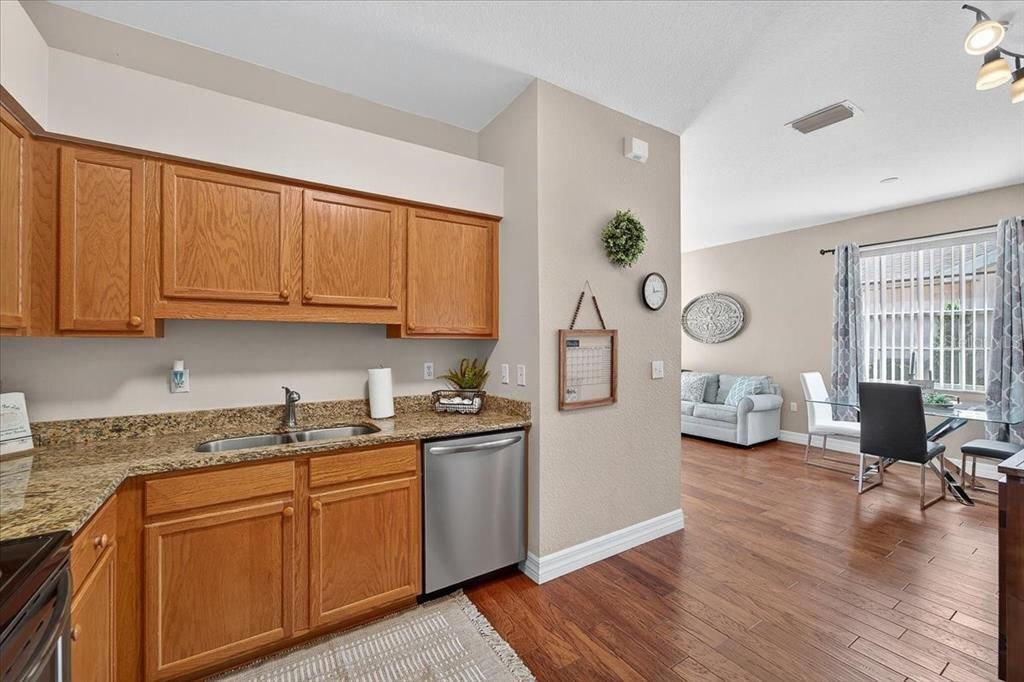 Active With Contract: $269,990 (2 beds, 2 baths, 1260 Square Feet)