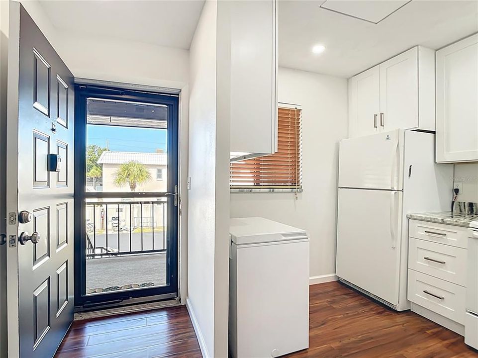 Под контрактом: $239,900 (2 спален, 2 ванн, 899 Квадратных фут)