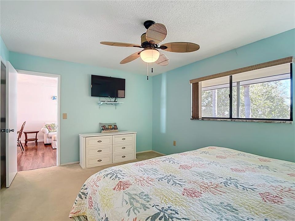 Под контрактом: $239,900 (2 спален, 2 ванн, 899 Квадратных фут)