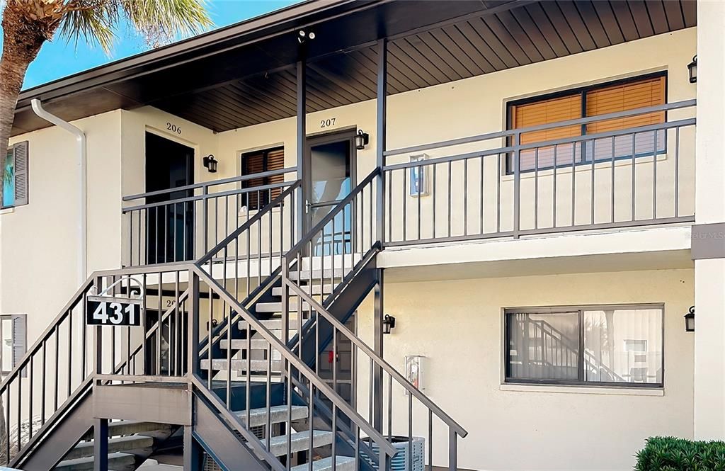 Под контрактом: $239,900 (2 спален, 2 ванн, 899 Квадратных фут)