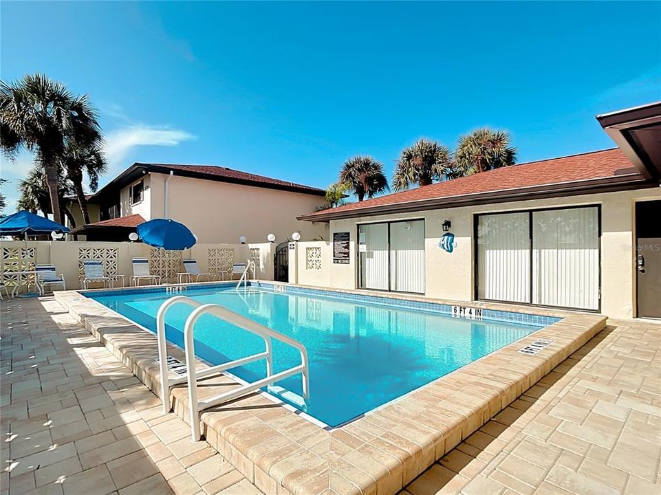 Под контрактом: $239,900 (2 спален, 2 ванн, 899 Квадратных фут)